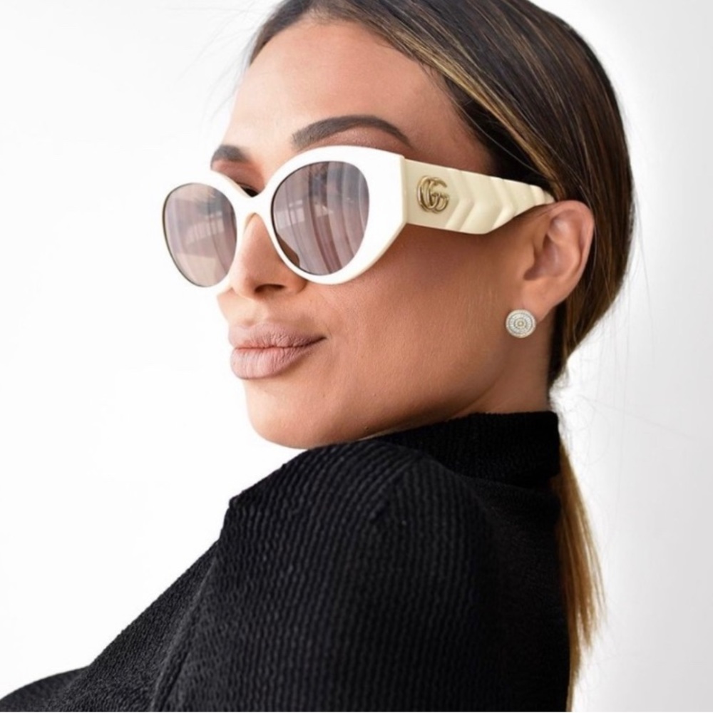 GUCCI GG0809S 002 cat eye sunglass comes in a ivory frame with brown lenses. - Picture 1 of 15